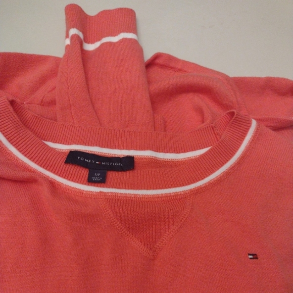 🪸 Tommy Hilfiger Round Hem Crewneck Sweater 🪸 - Picture 2 of 3